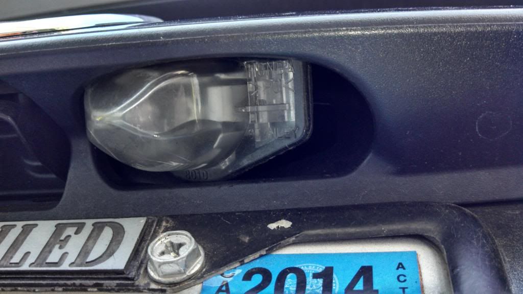 DIY Crosstour license plate light bulb replacement Drive Accord